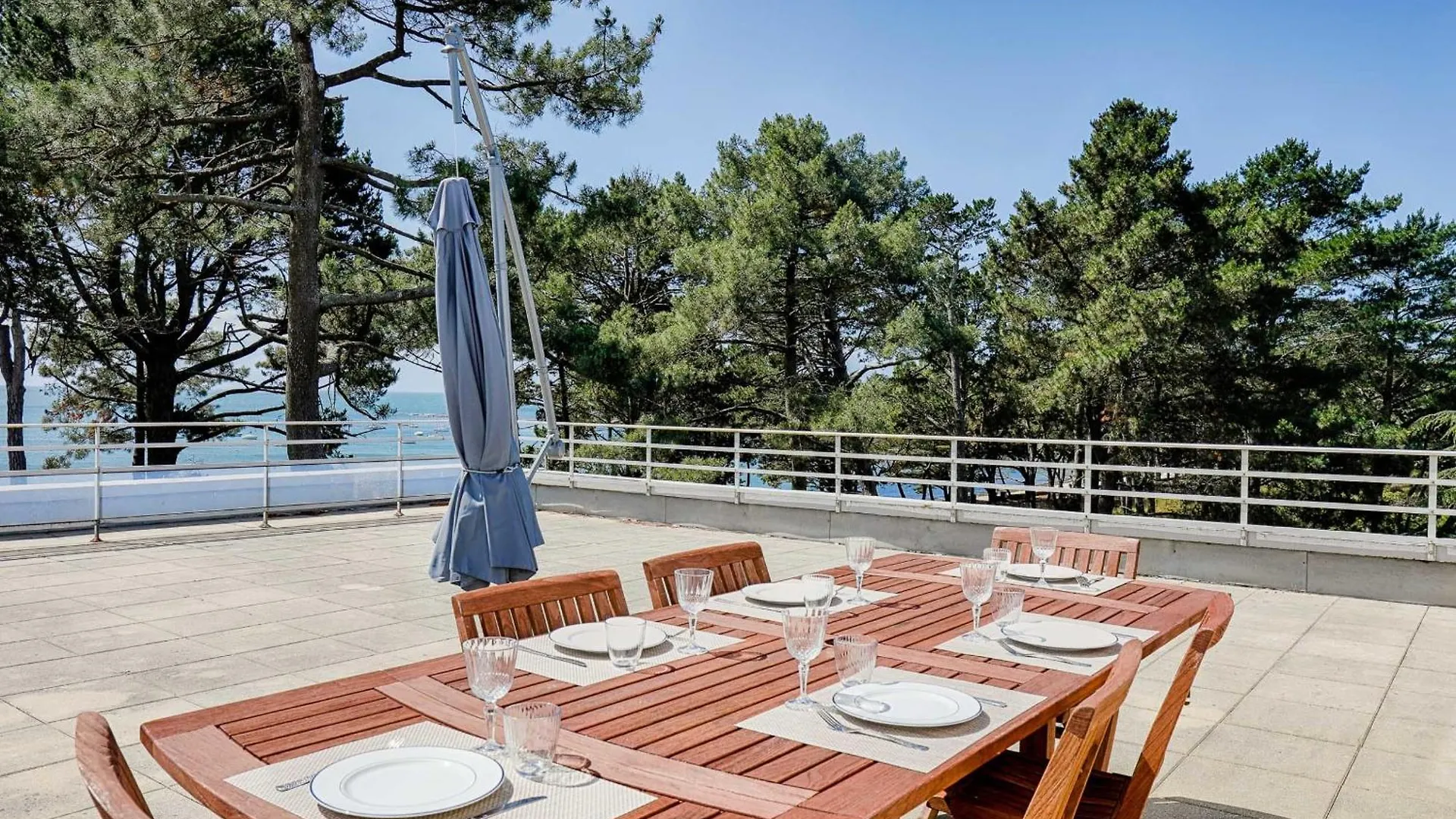 Spacious T4 With Wifi On The Seafront 생 필리베르