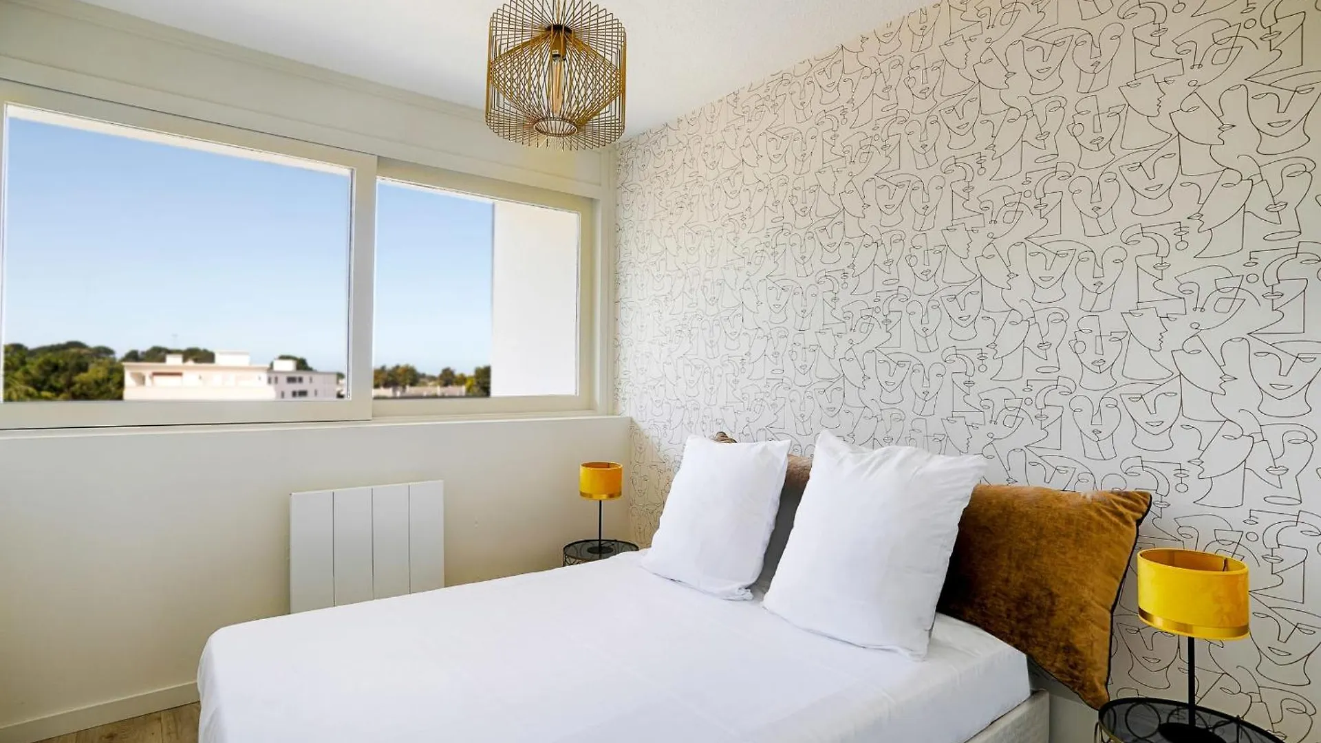 Spacious T4 With Wifi On The Seafront 생 필리베르