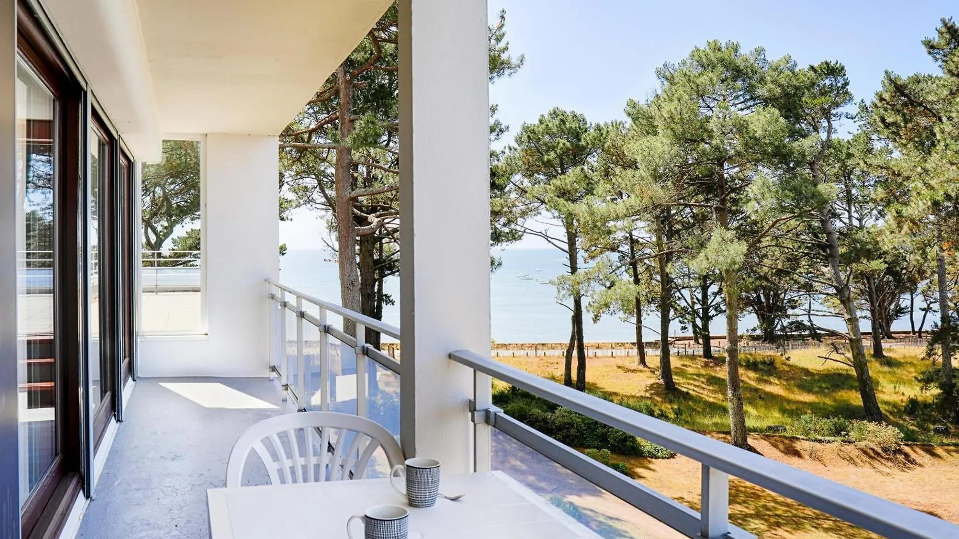 Spacious T4 With Wifi On The Seafront 생 필리베르